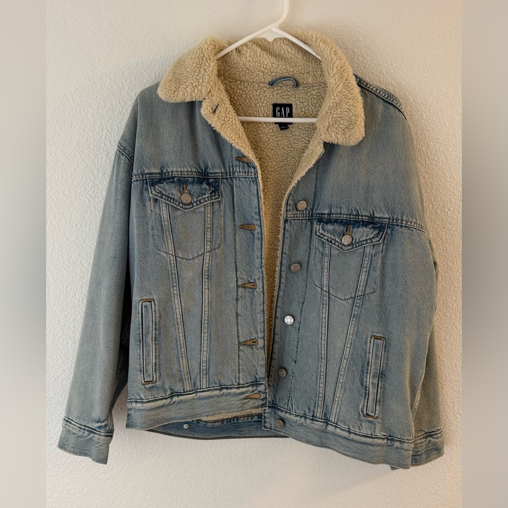GAP Oversized Sherpa Denim Jacket - Women’s Small